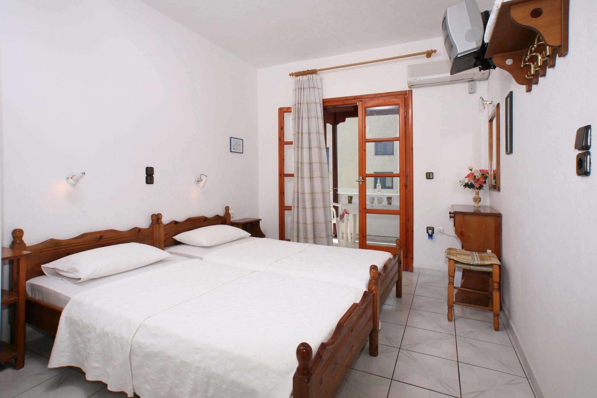 Kapetanos Rooms Naxos City Exterior foto