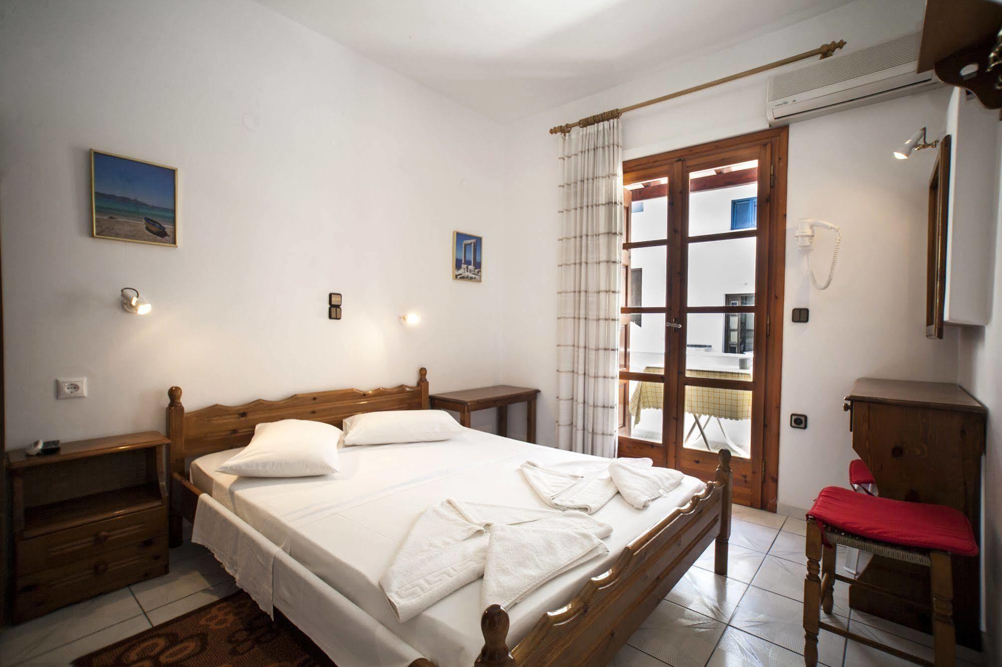 Kapetanos Rooms Naxos City Exterior foto